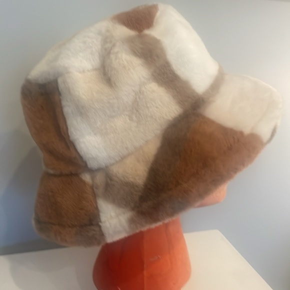 Beige & tan bucket hat like new cool looks - Picture 2 of 2